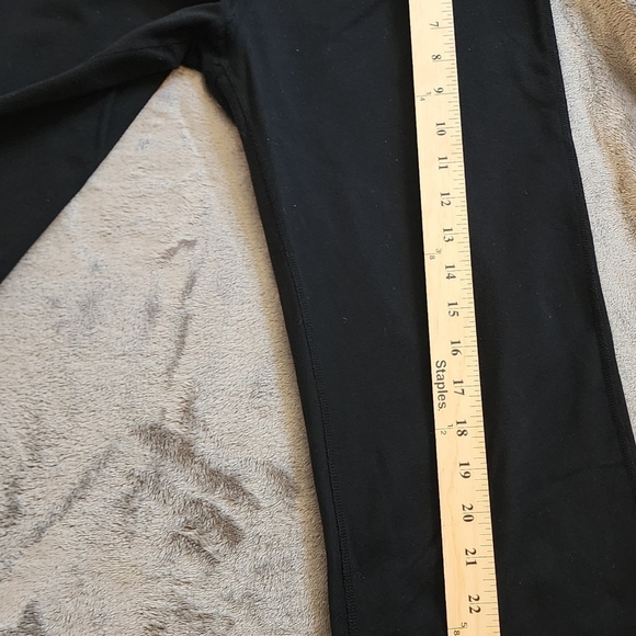 Lululemon leggings 8 Black with Turquiose trim - Picture 5 of 12